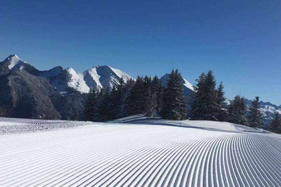Corduroy pistes, first lifts